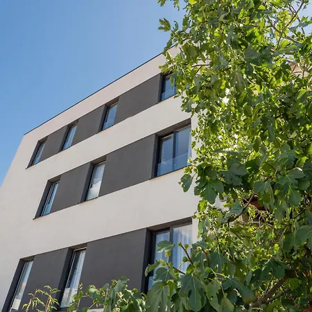 Otel Samstag Parkzone Split