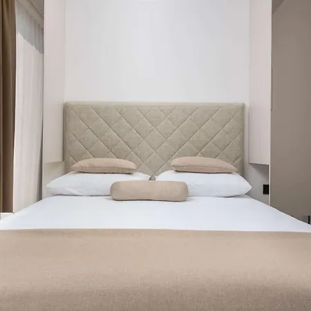 Otel Samstag Parkzone