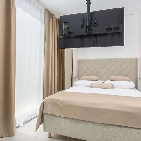 Hotel Samstag Parkzone 4*