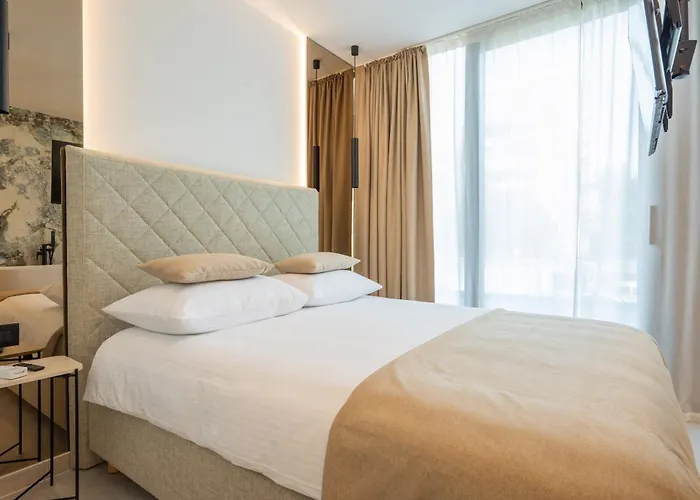 Samstag Parkzone 4* Split