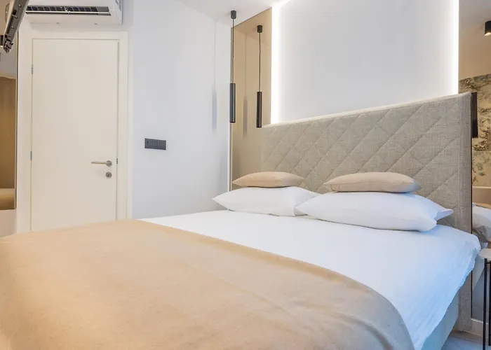 Samstag Parkzone Hotel 4*