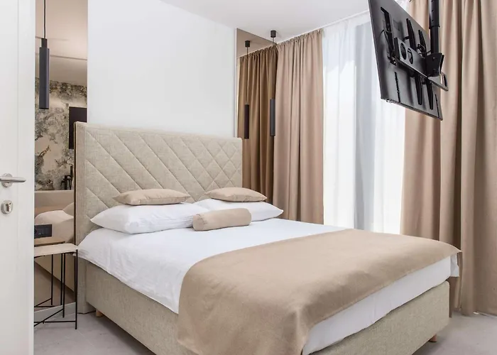 Samstag Parkzone 4* Split